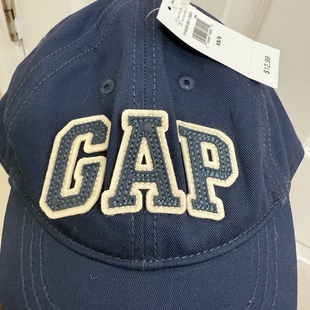 NWT GAP Navy Cap with Embroidered Logo, Kids XS/S